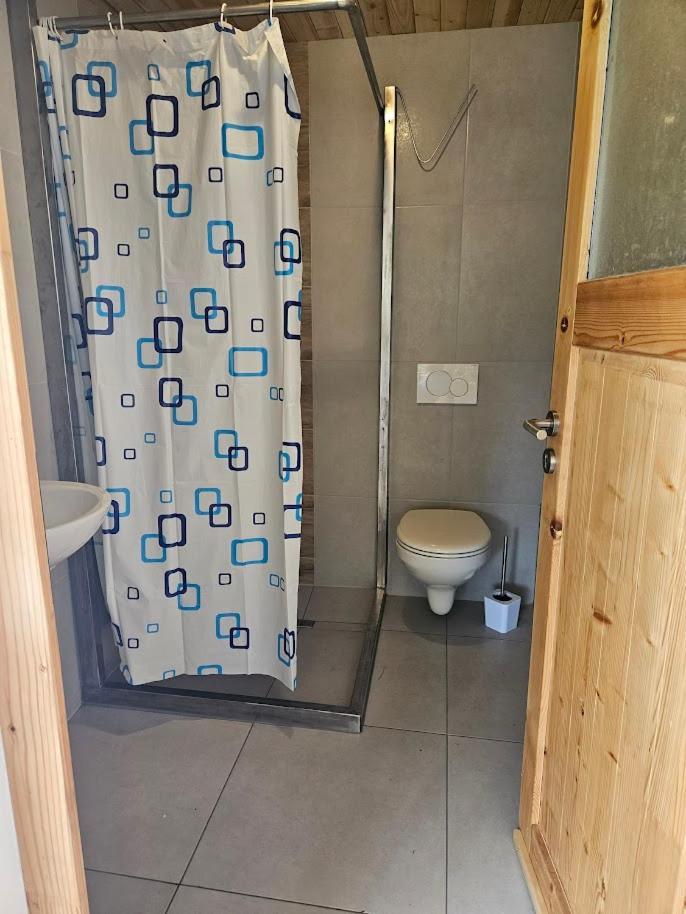 Apartmany Doma Domasa Holcikovce Rum bild